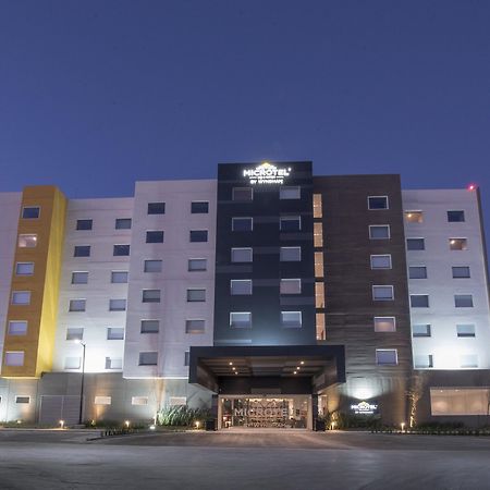 Microtel Inn & Suites By Wyndham Irapuato Eksteriør bilde