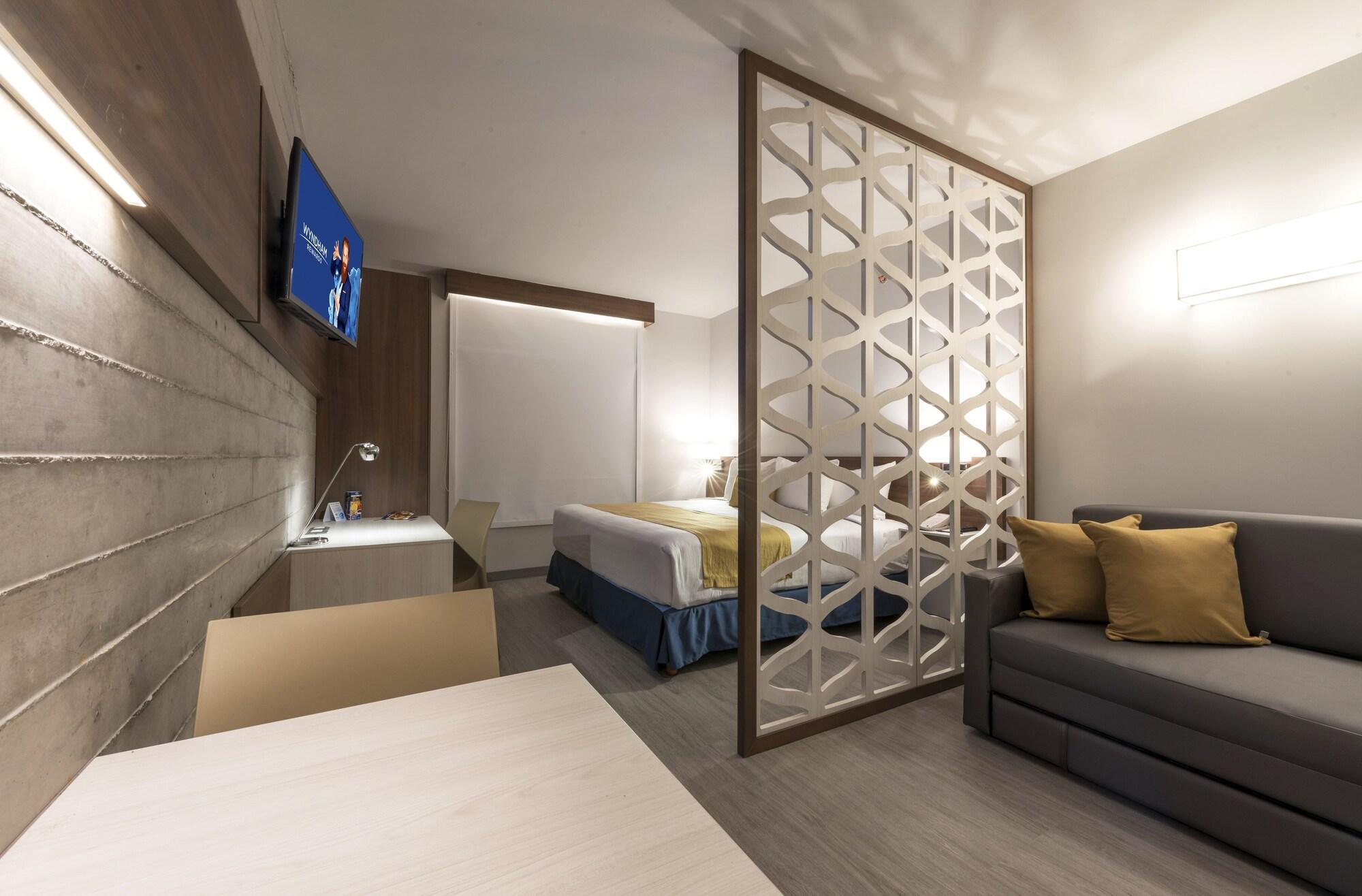 Microtel Inn & Suites By Wyndham Irapuato Eksteriør bilde