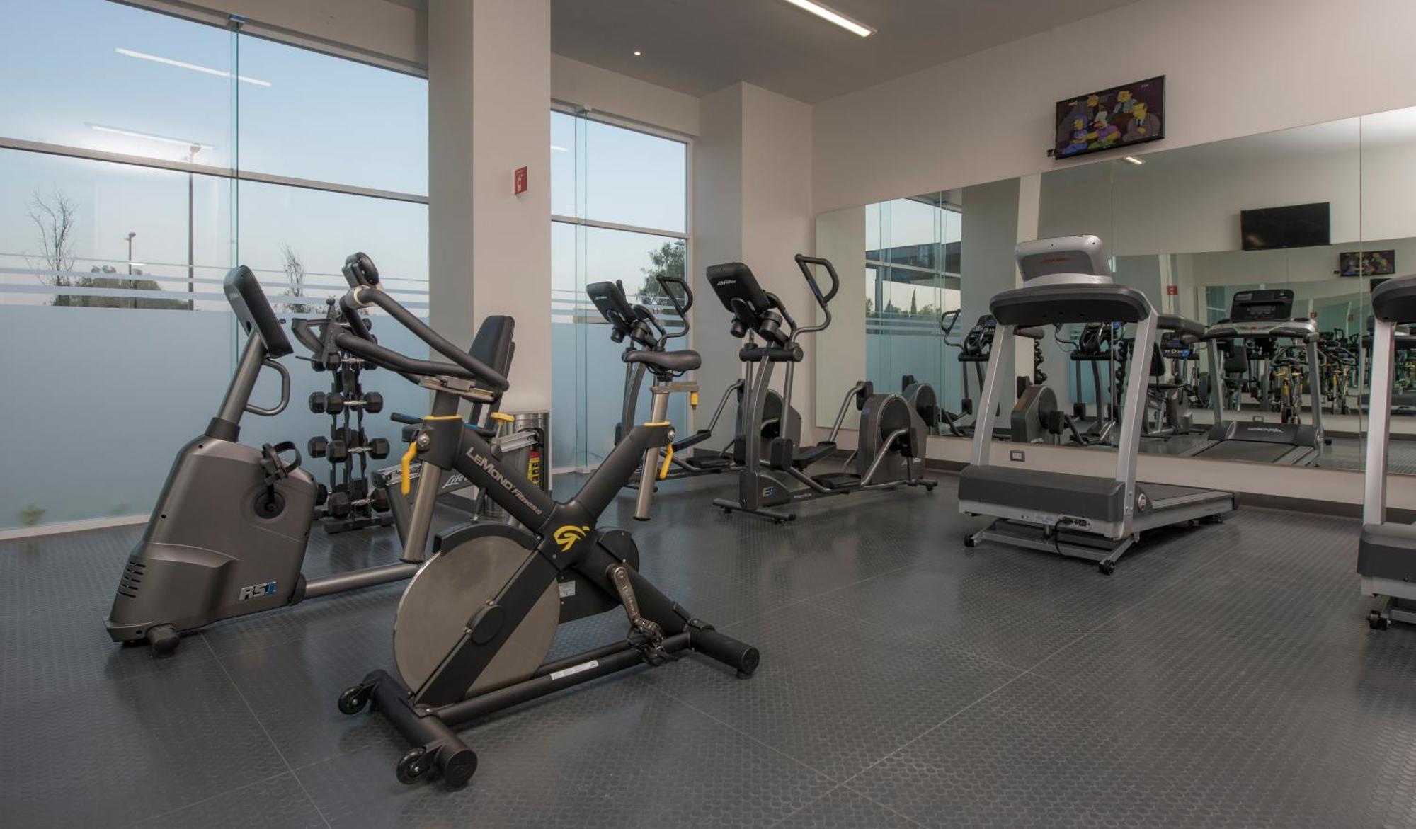 Microtel Inn & Suites By Wyndham Irapuato Eksteriør bilde