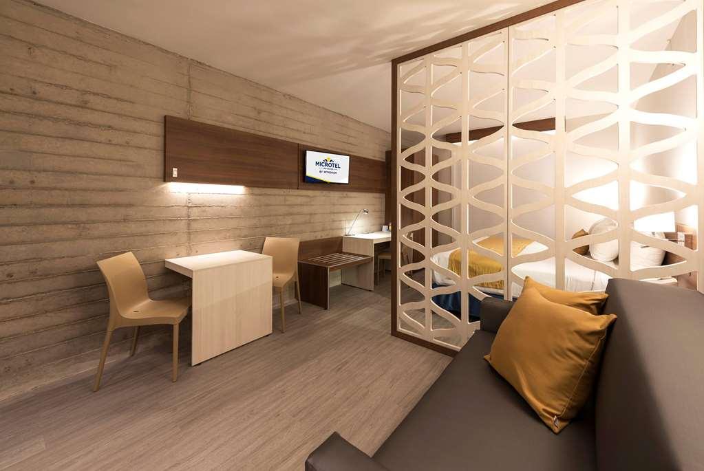 Microtel Inn & Suites By Wyndham Irapuato Rom bilde