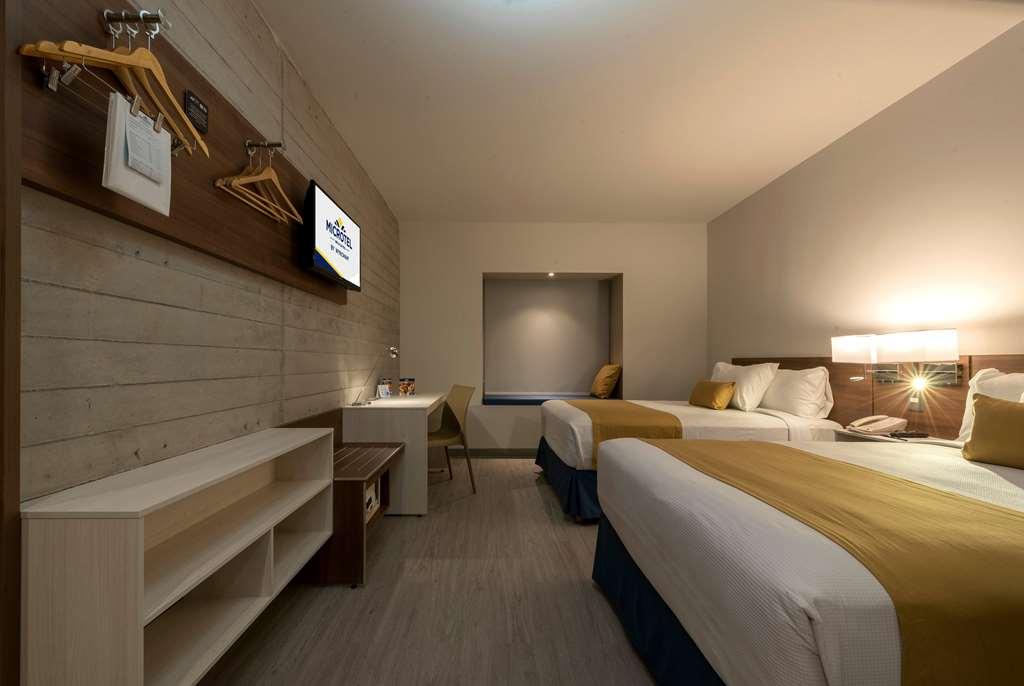 Microtel Inn & Suites By Wyndham Irapuato Rom bilde