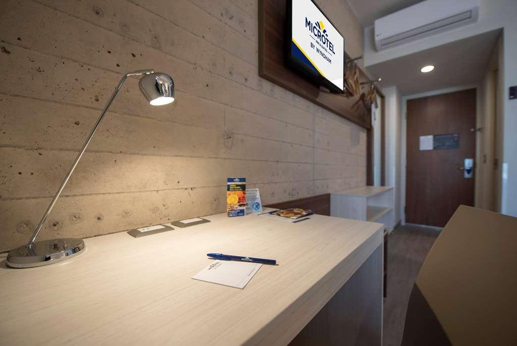 Microtel Inn & Suites By Wyndham Irapuato Rom bilde