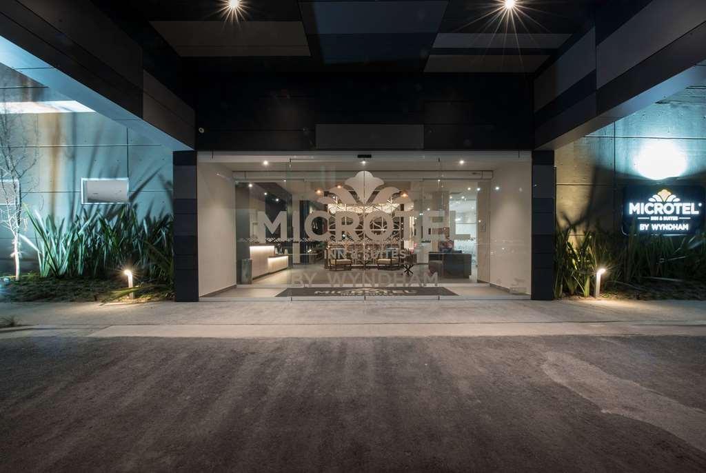 Microtel Inn & Suites By Wyndham Irapuato Eksteriør bilde