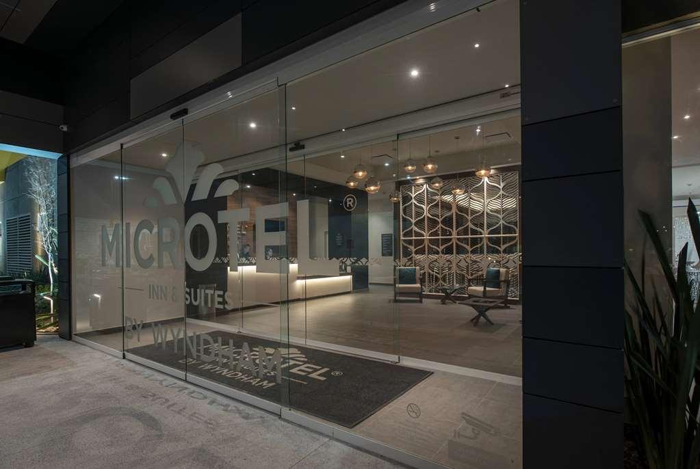 Microtel Inn & Suites By Wyndham Irapuato Eksteriør bilde