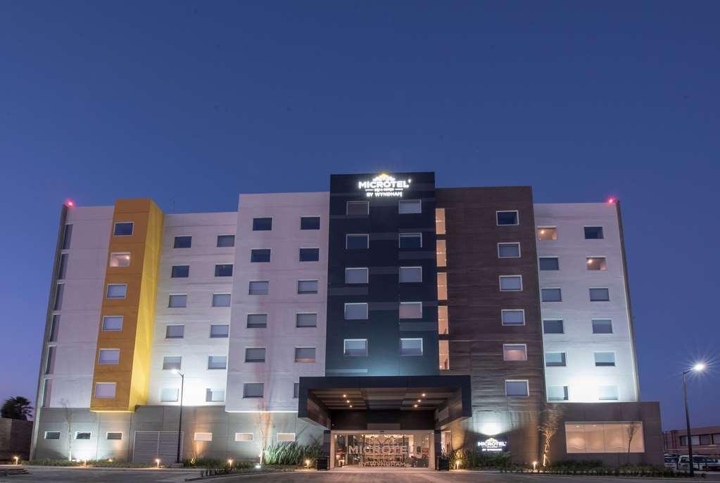 Microtel Inn & Suites By Wyndham Irapuato Eksteriør bilde