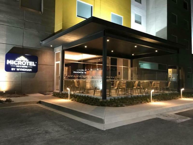 Microtel Inn & Suites By Wyndham Irapuato Eksteriør bilde