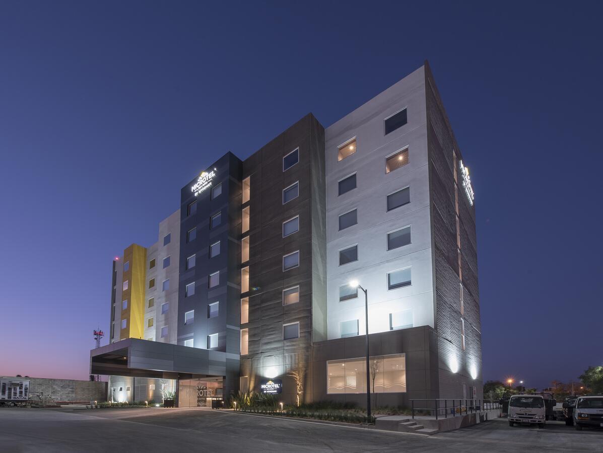 Microtel Inn & Suites By Wyndham Irapuato Eksteriør bilde