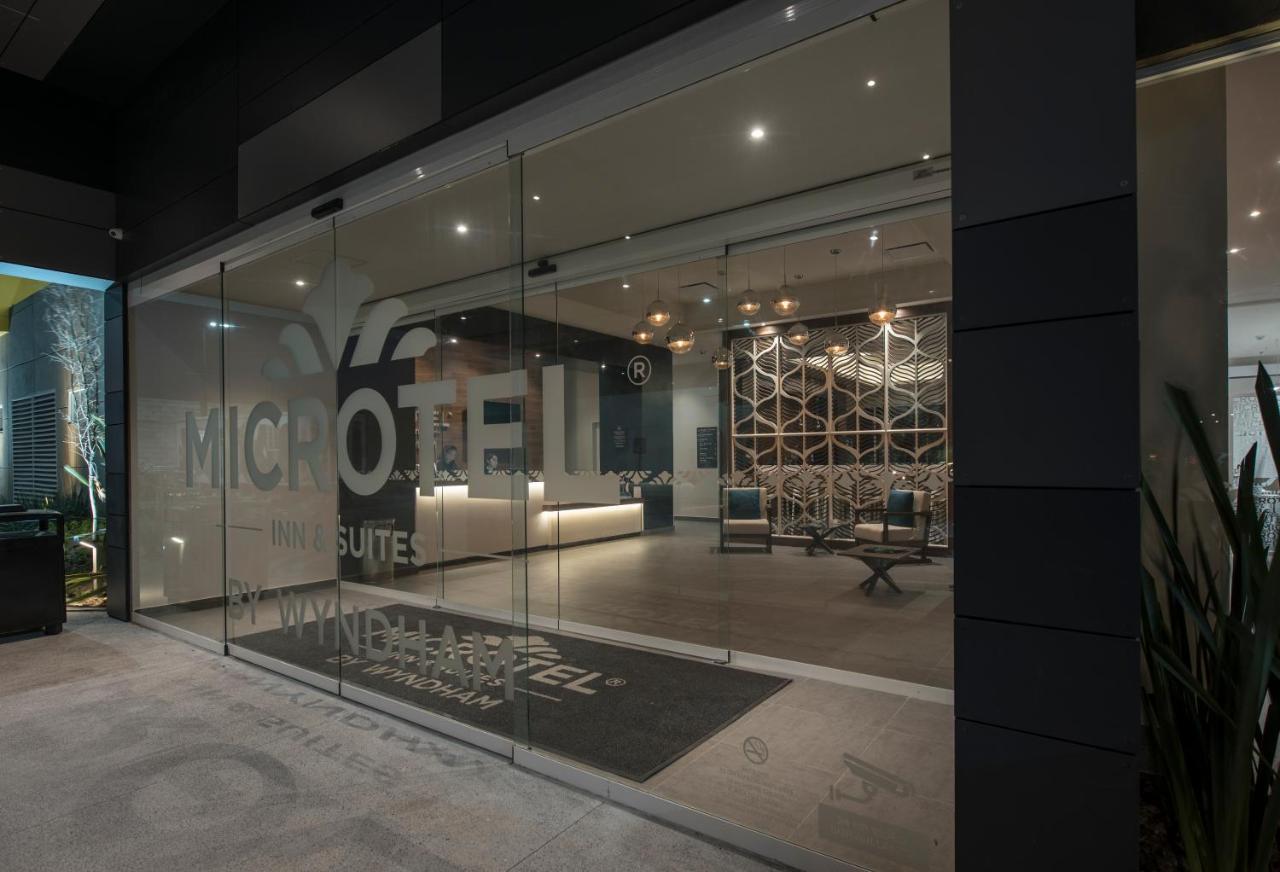 Microtel Inn & Suites By Wyndham Irapuato Eksteriør bilde