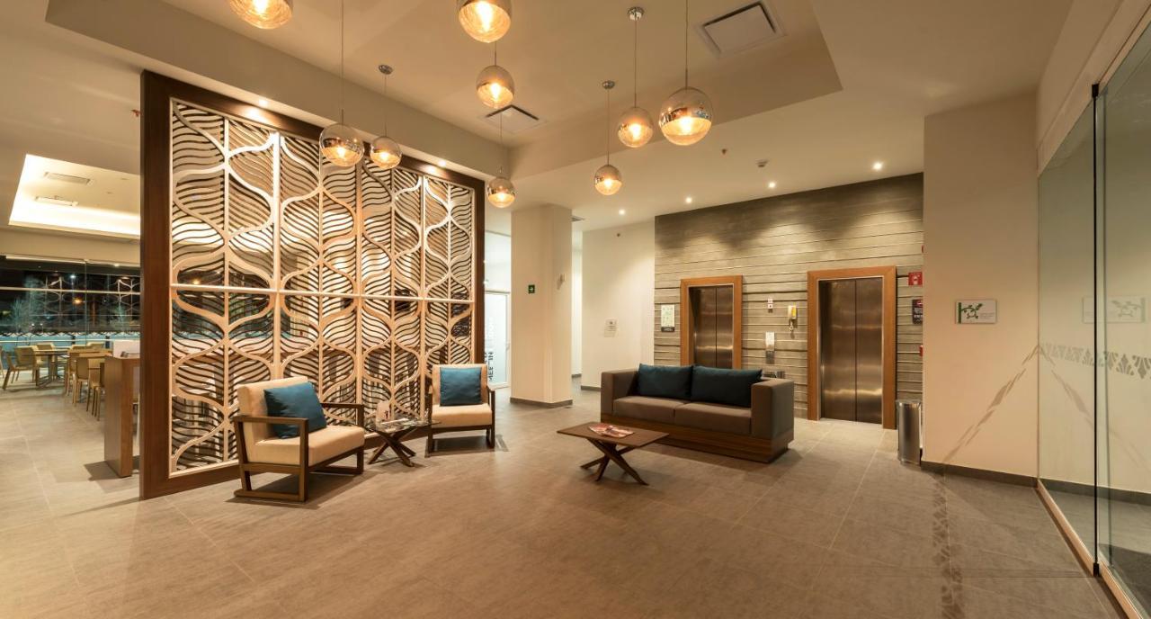 Microtel Inn & Suites By Wyndham Irapuato Eksteriør bilde